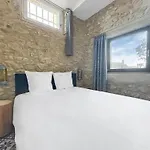 Au Repos Des Troubadours- Carcassonne *